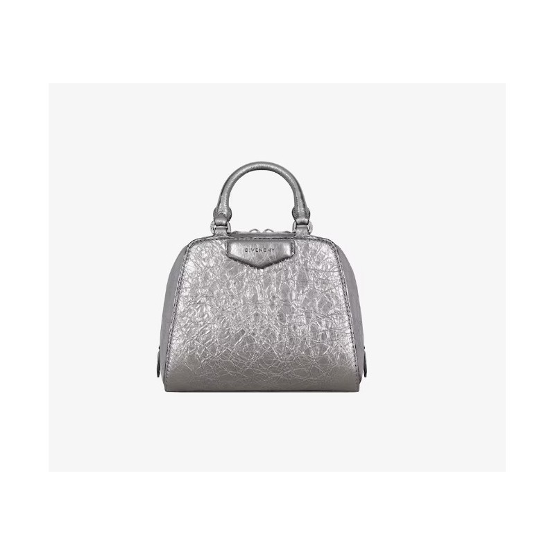 Givenchy Sacs à Anses  Sac Antigona Cube Nano en cuir laminé